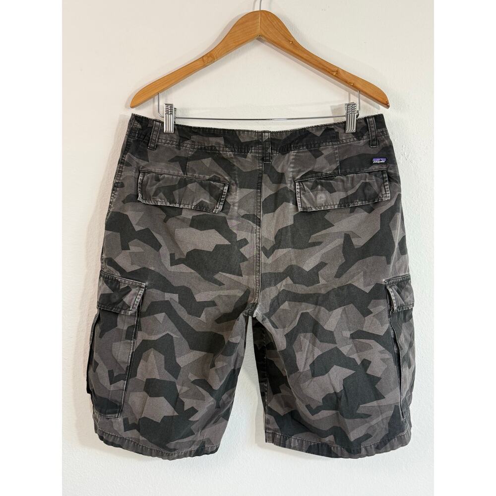 Patagonia Men’s Organic Cotton Camo Cargo Cargo Shorts Size 33 10” Inseam - Picture 2 of 10